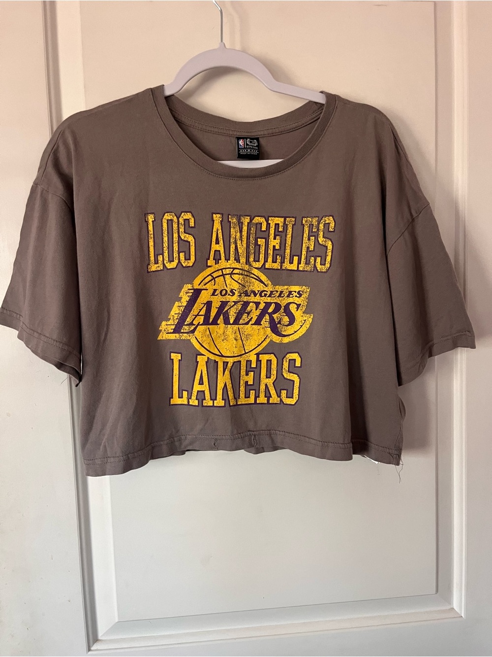 NBA Lakers Taupe Gray Cropped Tee with Yellow Los Angeles Graphic
